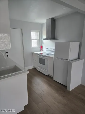 $1,299 | 1000 Lewis Avenue, Unit 1004, Las Vegas, NV 89101