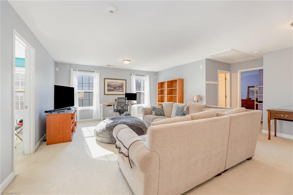 2304 Rockland Circle High Point, NC 27265 - Photo 20 of 39