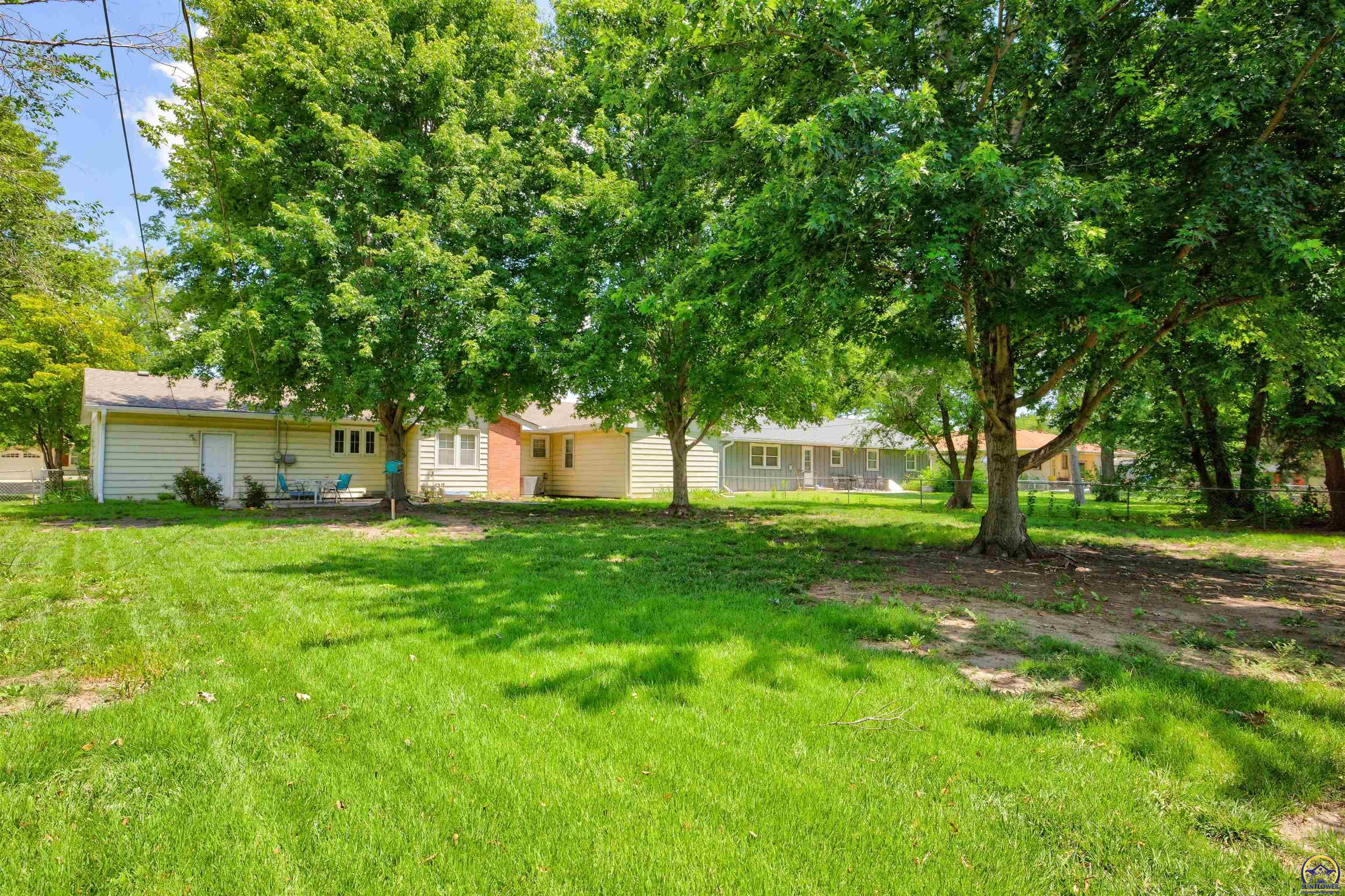 5429 Southwest 19th Street Topeka, KS 66604 - Photo 23 of 27