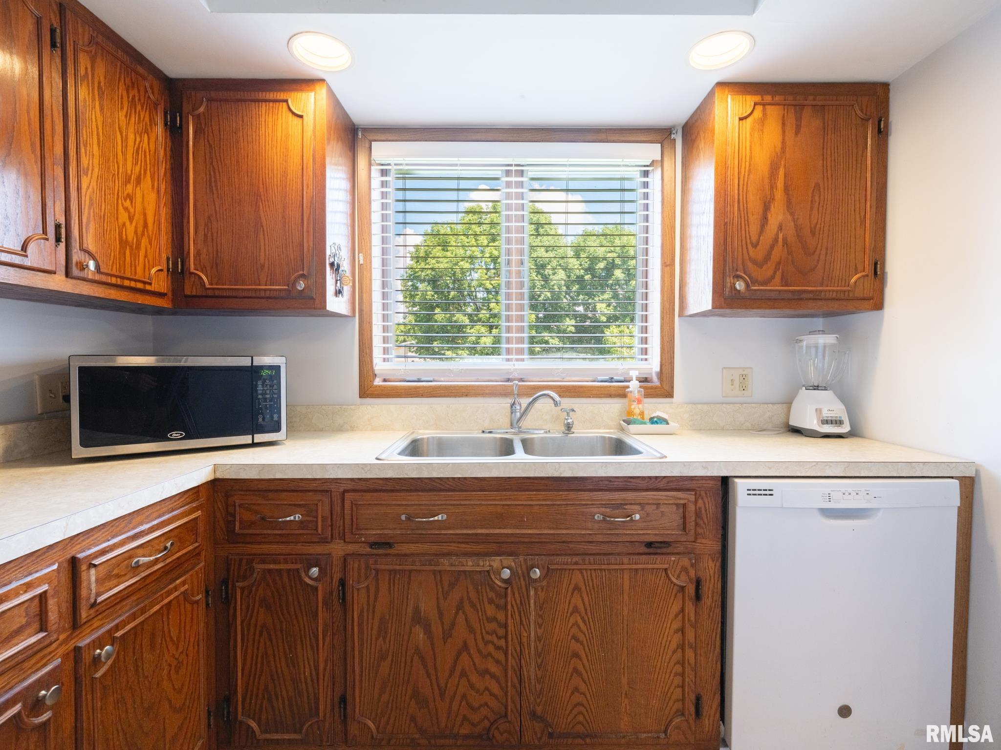 19319 North Daily Road Princeville, IL 61559 - Photo 5 of 43