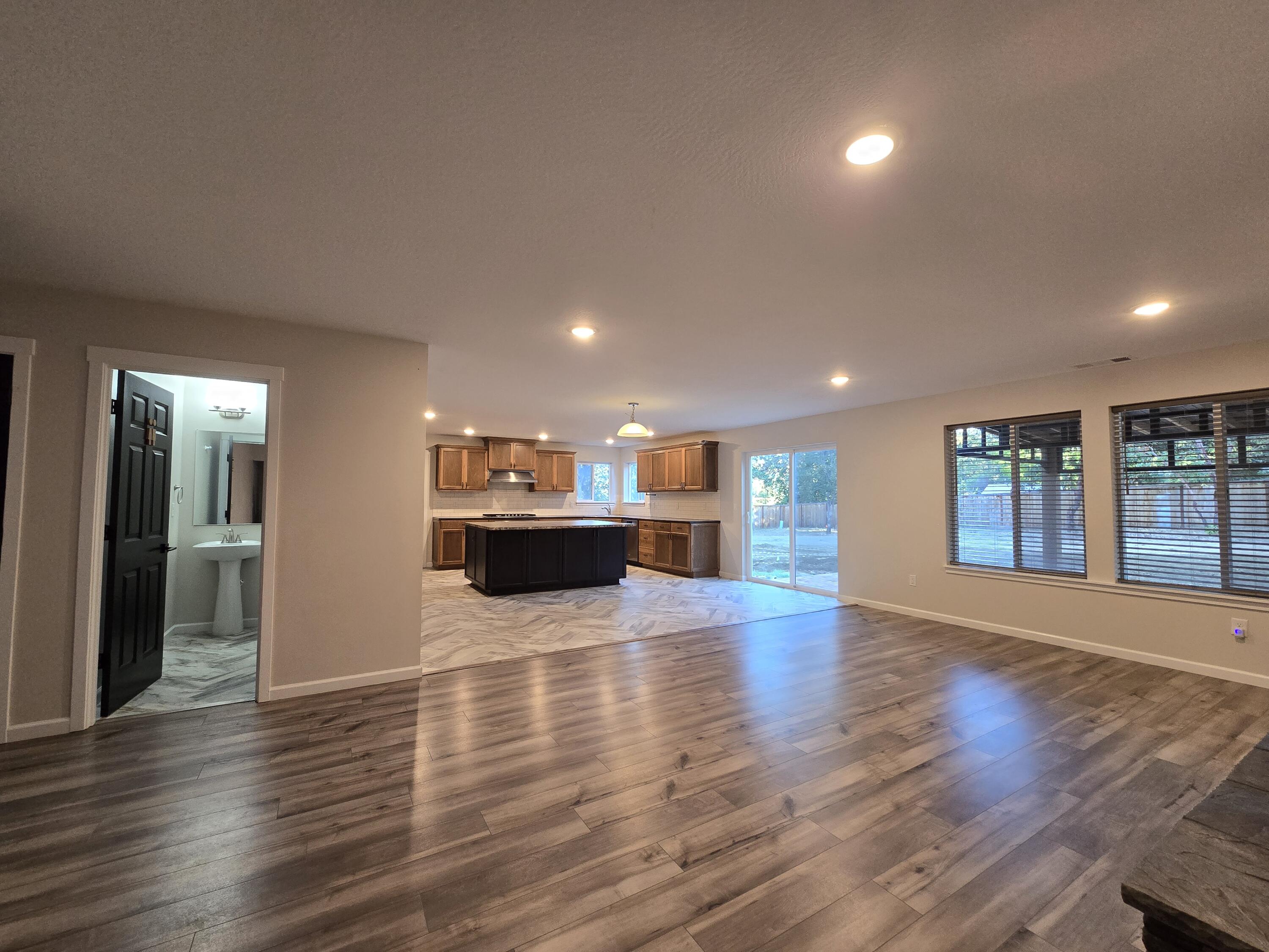 588 Upper Applegate Road Jacksonville, OR 97530 - Photo 8 of 53 downstairs living area