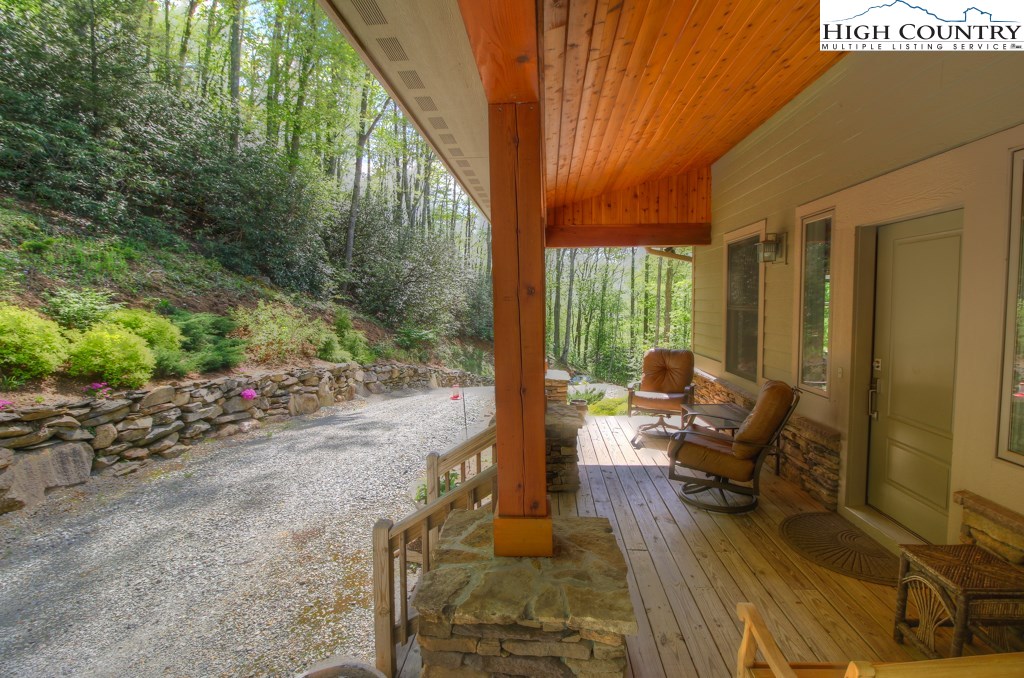 386 Fox Cove Road South Boone, NC 28607 - Photo 3 of 24 Gallery Image 3