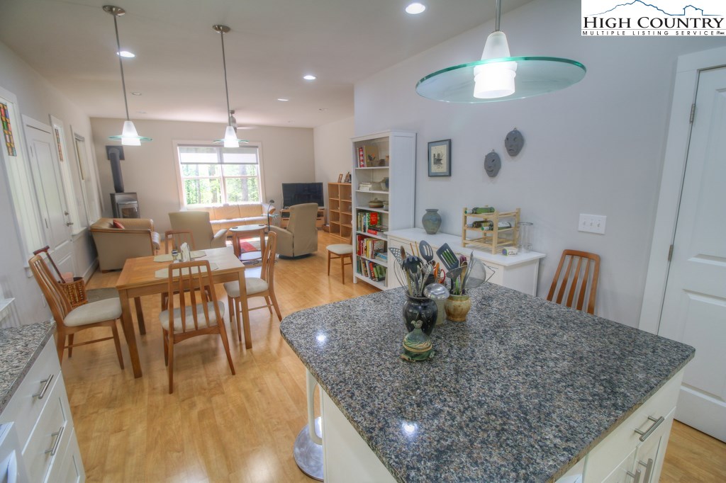 386 Fox Cove Road South Boone, NC 28607 - Photo 7 of 24 Gallery Image 7