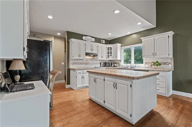 $585,000 | 10013 Northwest Crooked Road, Parkville, MO 64152