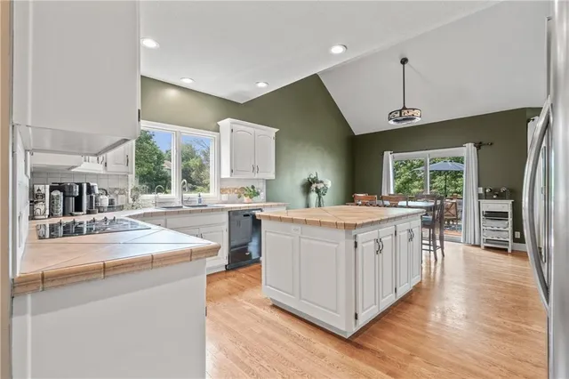 $585,000 | 10013 Northwest Crooked Road, Parkville, MO 64152