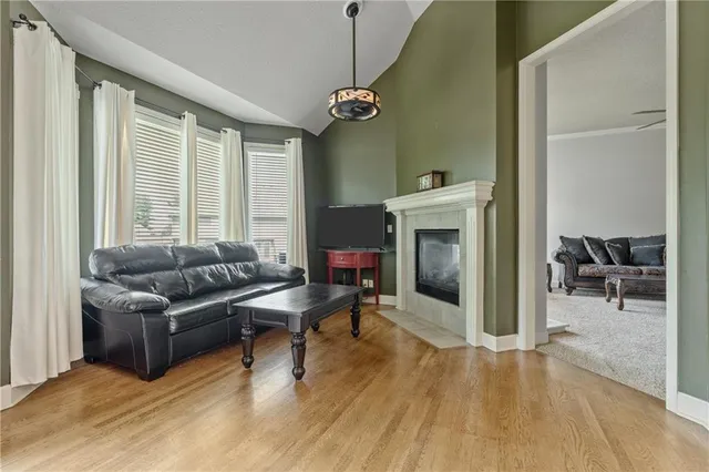 $585,000 | 10013 Northwest Crooked Road, Parkville, MO 64152