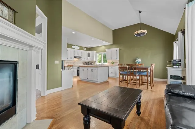 $585,000 | 10013 Northwest Crooked Road, Parkville, MO 64152