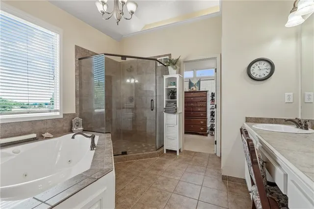 $585,000 | 10013 Northwest Crooked Road, Parkville, MO 64152