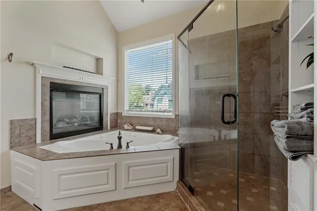 $585,000 | 10013 Northwest Crooked Road, Parkville, MO 64152