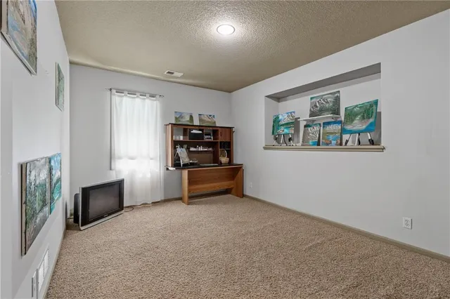 $585,000 | 10013 Northwest Crooked Road, Parkville, MO 64152