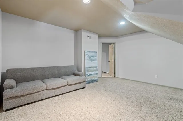 $585,000 | 10013 Northwest Crooked Road, Parkville, MO 64152