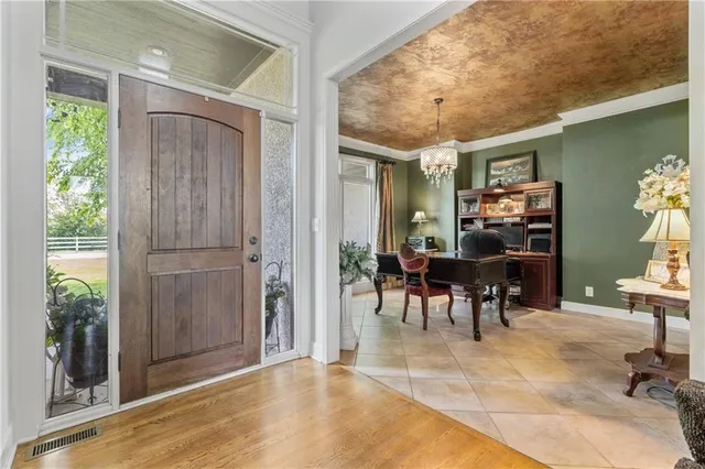 $585,000 | 10013 Northwest Crooked Road, Parkville, MO 64152