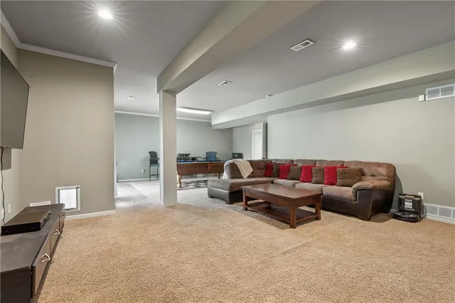 $585,000 | 10013 Northwest Crooked Road, Parkville, MO 64152