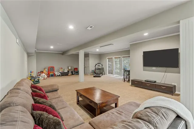 $585,000 | 10013 Northwest Crooked Road, Parkville, MO 64152