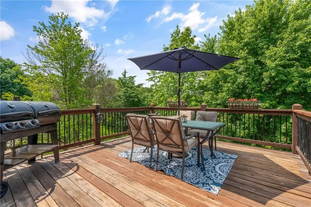 $585,000 | 10013 Northwest Crooked Road, Parkville, MO 64152