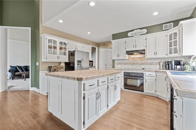 $585,000 | 10013 Northwest Crooked Road, Parkville, MO 64152