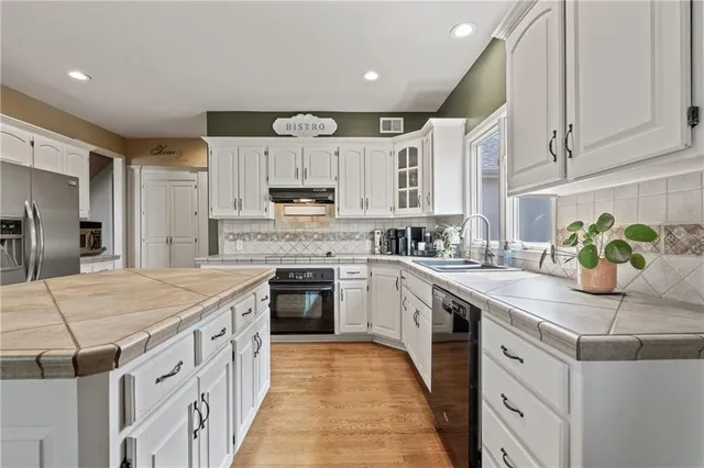 $585,000 | 10013 Northwest Crooked Road, Parkville, MO 64152