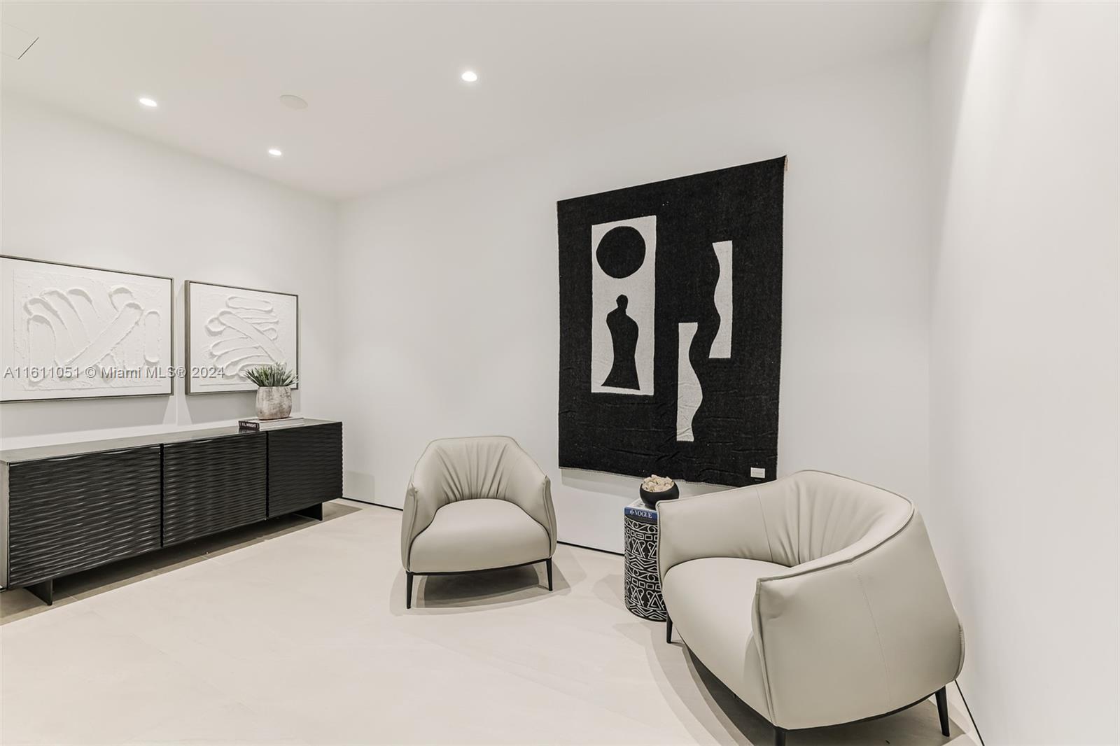 2832 Coconut Avenue, Unit 2832 Miami, FL 33133 - Photo 9 of 24 a living room with furniture