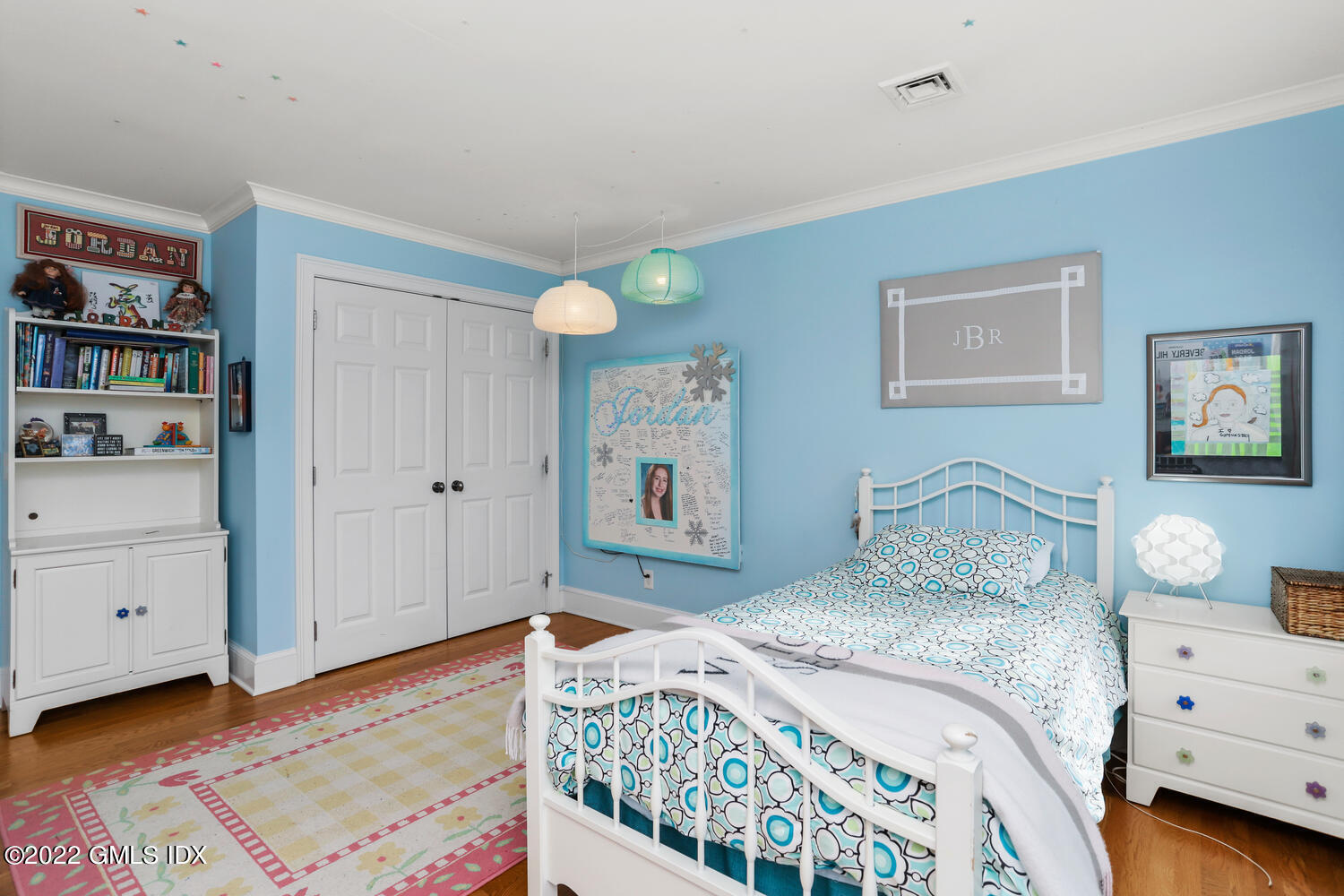 9 Robin Place Old Greenwich, CT 06870 - Photo 29 of 51 a bedroom with a bed and a book shelf