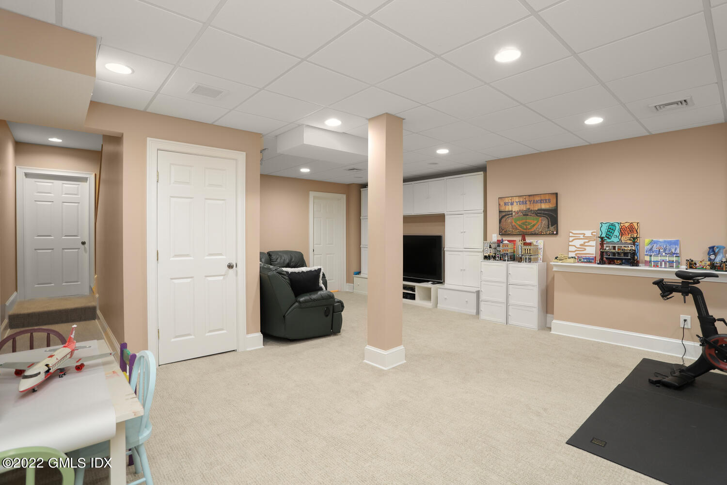 9 Robin Place Old Greenwich, CT 06870 - Photo 37 of 51 a living room with furniture and a flat screen tv