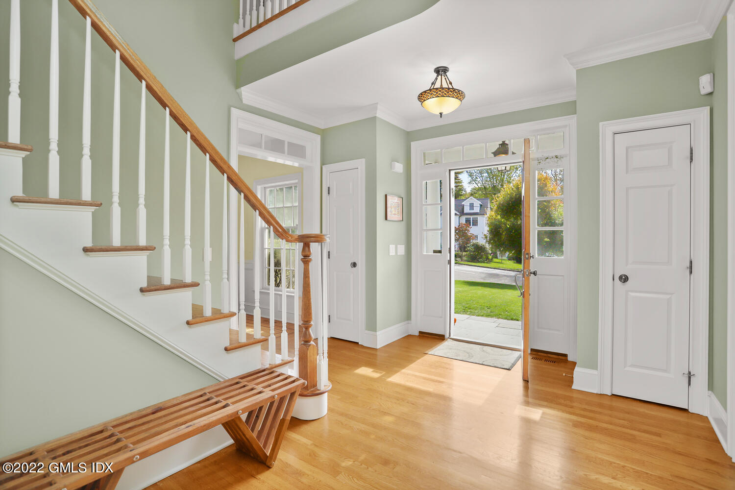 9 Robin Place Old Greenwich, CT 06870 - Photo 4 of 51 a view of an entryway
