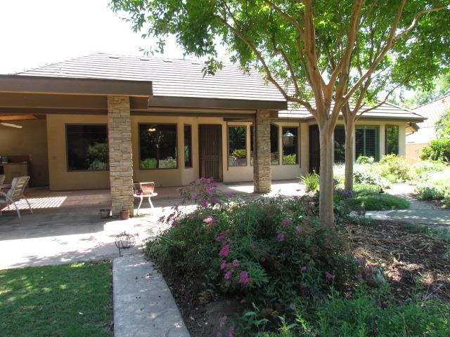 1072 Rorden Avenue Selma, CA 93662 - Photo 35 of 40 front view of a house with a yard