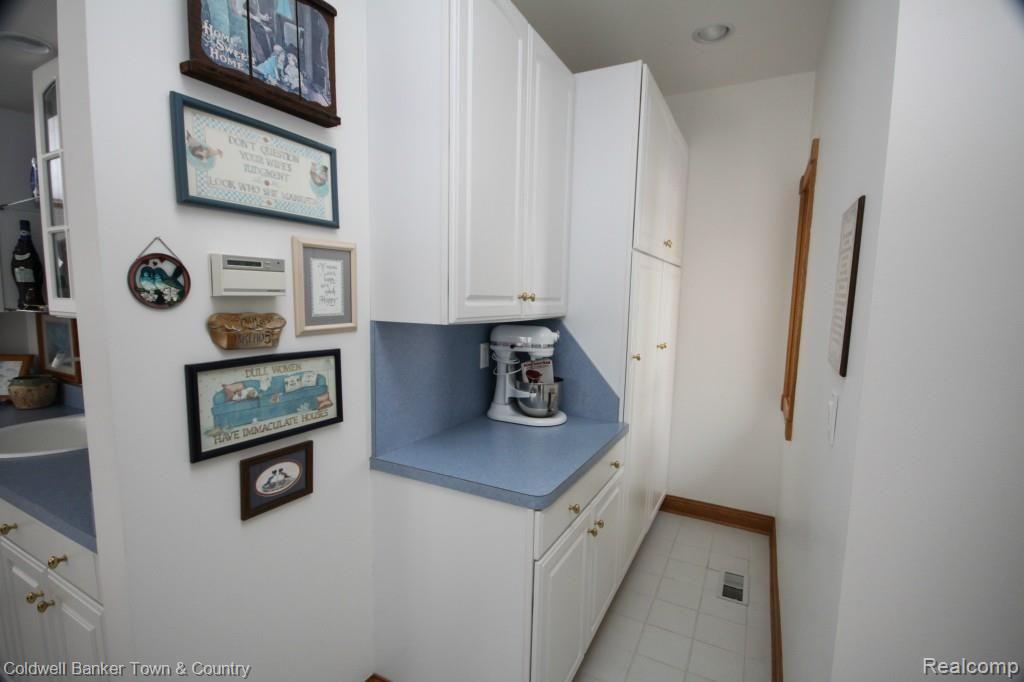 2025 Clyde Road Highland, MI 48357 - Photo 16 of 63 IMG_0228.jpg