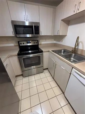 $3,000 | 185 Southeast 14th Terrace, Unit 603, Miami, FL 33131