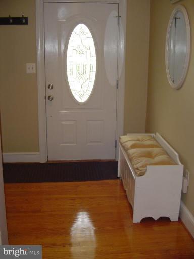 1327 Devils Reach Road Woodbridge, VA 22192 - Photo 3 of 30 Entrance / Foyer