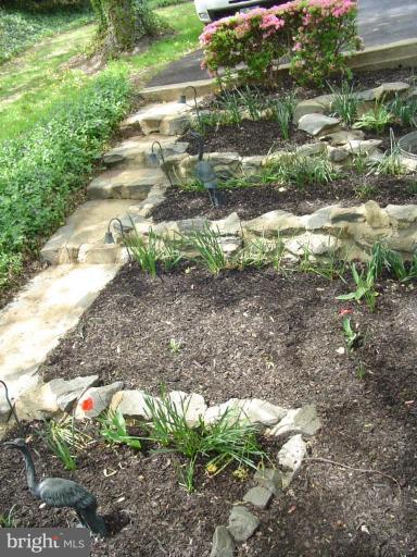 1327 Devils Reach Road Woodbridge, VA 22192 - Photo 22 of 30 Garden