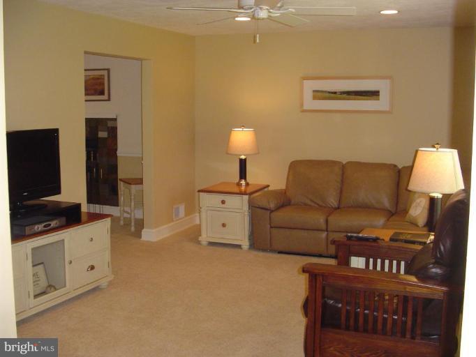 1327 Devils Reach Road Woodbridge, VA 22192 - Photo 6 of 30 Living Room