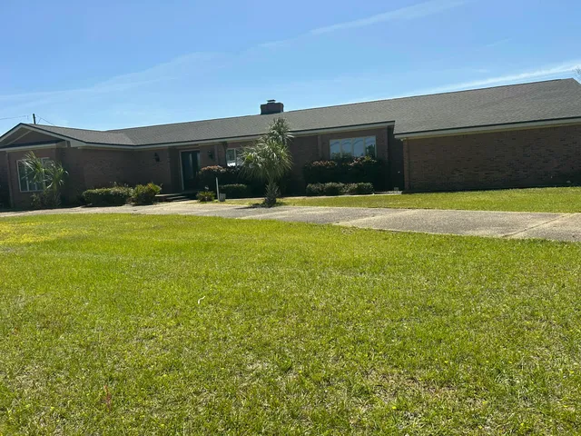 a view of a house with a yard