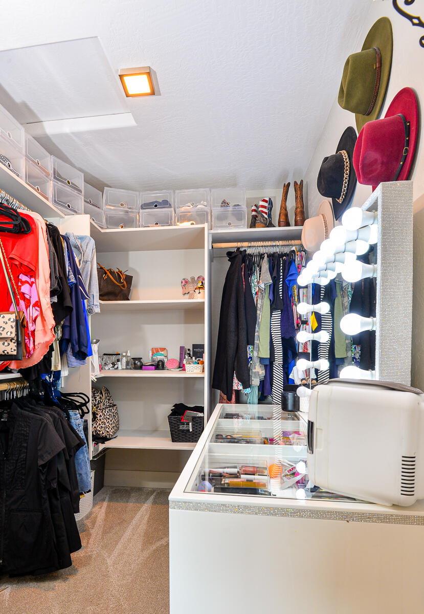 1029 Brandon Way Phoenix, OR 97535 - Photo 52 of 75 Walkin closet in ADU bedroom 2 or bedroom #5