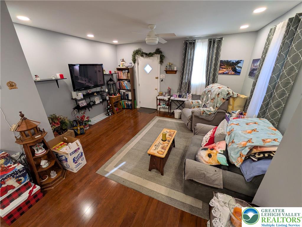 324 Walnut Street Catasauqua, PA 18032 - Photo 3 of 22