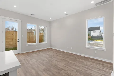 $349,900 | 5915 Wheatley Holw Lane, Houston, TX 77091