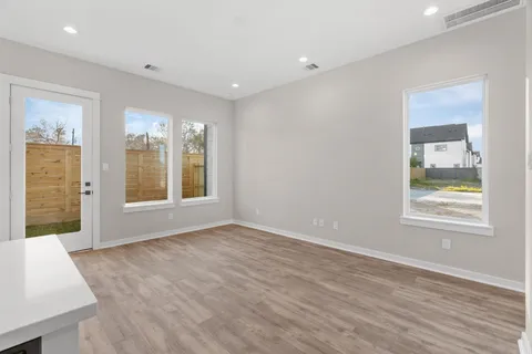 $349,900 | 5915 Wheatley Holw Lane, Houston, TX 77091