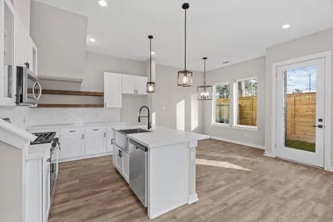 $349,900 | 5915 Wheatley Holw Lane, Houston, TX 77091