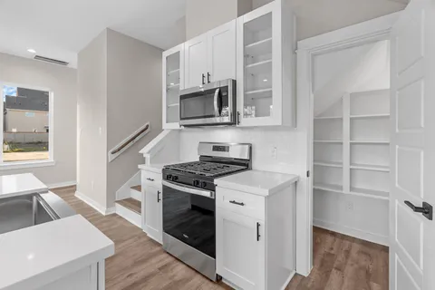 $349,900 | 5915 Wheatley Holw Lane, Houston, TX 77091