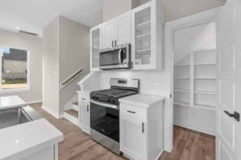 $349,900 | 5915 Wheatley Holw Lane, Houston, TX 77091