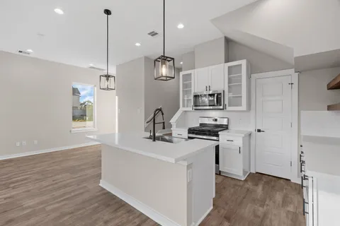 $349,900 | 5915 Wheatley Holw Lane, Houston, TX 77091