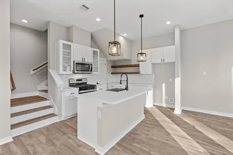 $349,900 | 5915 Wheatley Holw Lane, Houston, TX 77091