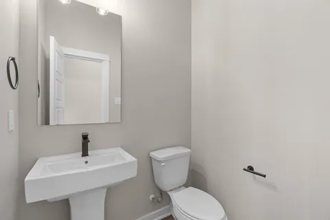 $349,900 | 5915 Wheatley Holw Lane, Houston, TX 77091