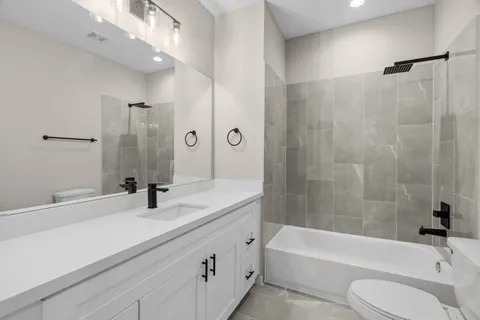 $349,900 | 5915 Wheatley Holw Lane, Houston, TX 77091