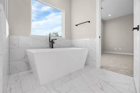 $349,900 | 5915 Wheatley Holw Lane, Houston, TX 77091