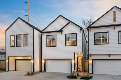 $349,900 | 5915 Wheatley Holw Lane, Houston, TX 77091