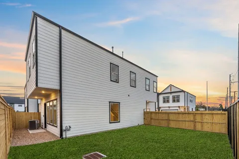 $349,900 | 5915 Wheatley Holw Lane, Houston, TX 77091