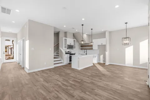 $349,900 | 5915 Wheatley Holw Lane, Houston, TX 77091