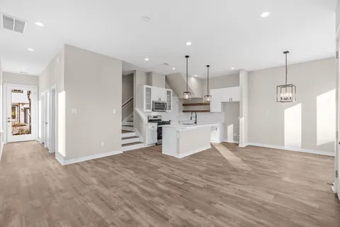 $349,900 | 5915 Wheatley Holw Lane, Houston, TX 77091