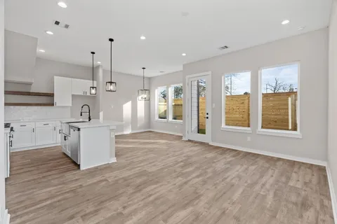 $349,900 | 5915 Wheatley Holw Lane, Houston, TX 77091