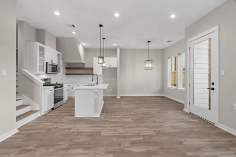 $349,900 | 5915 Wheatley Holw Lane, Houston, TX 77091